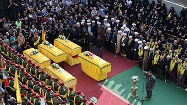 لبنان.. "حزب الله" يشيع 5 قتلى إثر غارات إسرائيلية