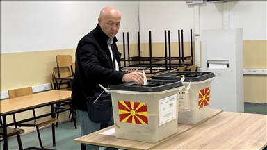 Kuzey Makedonya'da halk, yerel seçimin ikinci turu için sandık başında