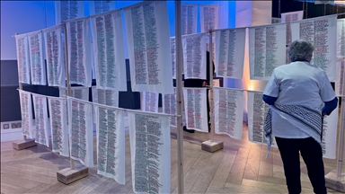 Gazze'de öldürülenlerin isimlerinin nakışla ölümsüzleştirildiği proje Londra'daki festivalde sergilendi