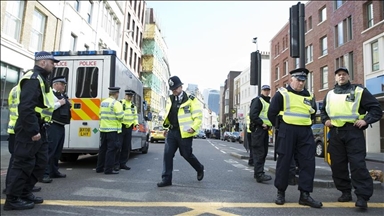 Dy shtetas britanikë arrestohen për sulmin me thikë në tren, policia thotë se nuk ka shenja terrorizmi