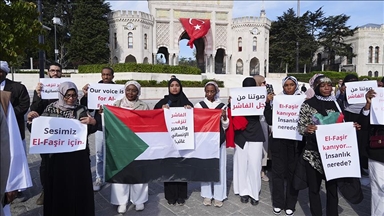 إسطنبول.. وقفة تضامنية مع الفاشر تندد بجرائم "الدعم السريع"