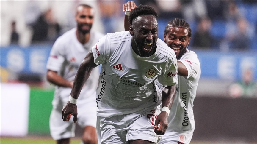 قدم.. أيوب سبور وقرة جمرك يواصلان السقوط بالدوري التركي