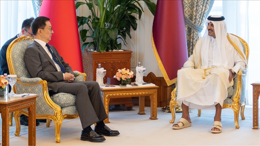 أمير قطر ونائب رئيس الصين يبحثان تعزيز العلاقات وتطورات دولية