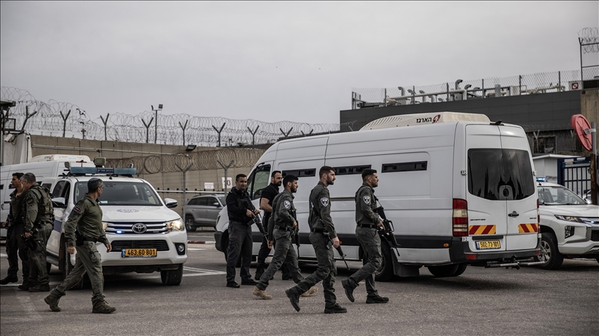 تفاخروا بجريمتهم.. جنود إسرائيليون يدافعون عن تعذيبهم أسيرا فلسطينيا