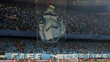 "أسطول الصمود" يبحر في مدرجات ديربي إسطنبول