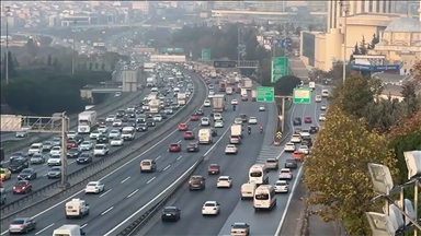 İstanbul'da haftanın ilk iş gününde trafik yoğunluğu yaşanıyor