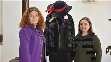 Kooperatif çatısı altında buluşan kadınlar keçeden giyim ve aksesuar ürünleri tasarlıyor