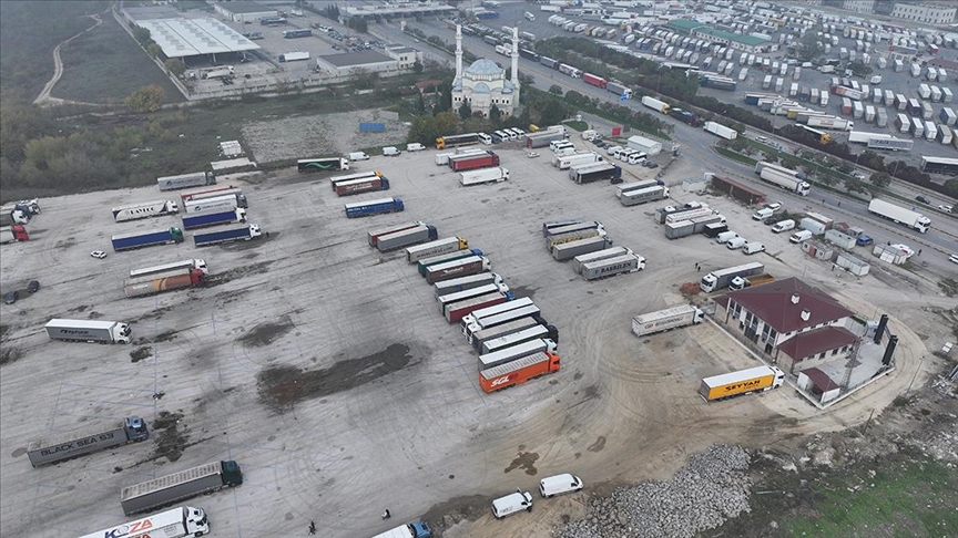 Kapıkule'deki tır kuyruğu sorunu Valiliğin "gurbetçi otoparkı"nı açmasıyla çözüldü