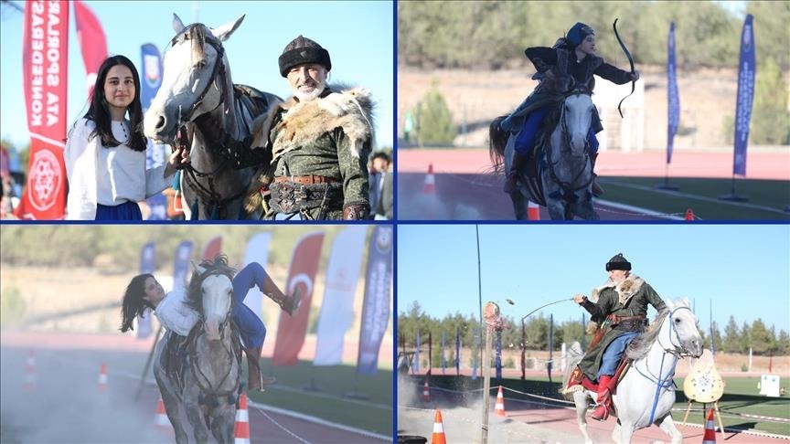 Отец и дочь-акробаты сохраняют навыки традиционного искусства конного боя