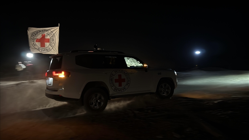 إسرائيل تتسلم عبر الصليب الأحمر رفات أحد أسراها في غزة 