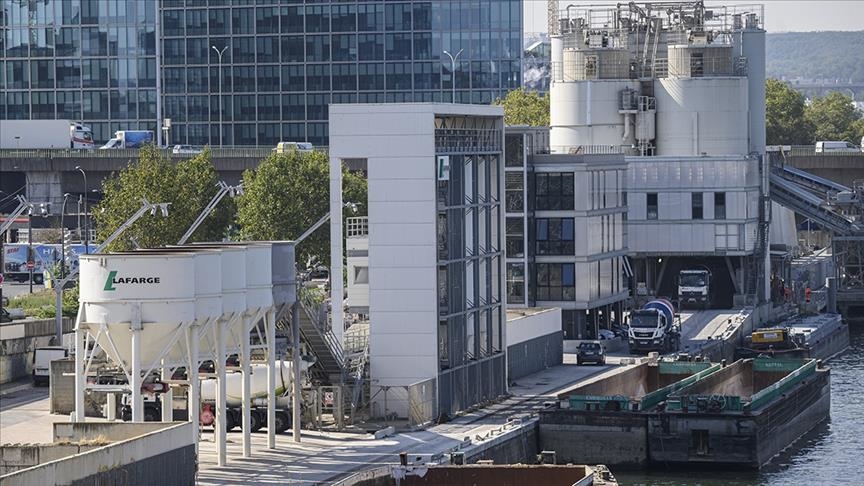 Francë, fillon gjyqi ndaj gjigantit të çimentos "Lafarge" për financimin e një organizate terroriste