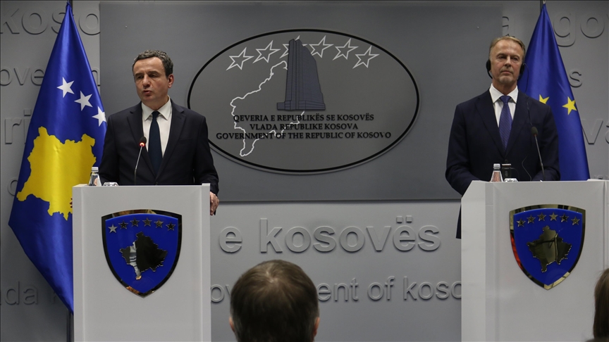 Ambasadori Orav i dorëzon kryeministrit Kurti raportin e progresit për Kosovën