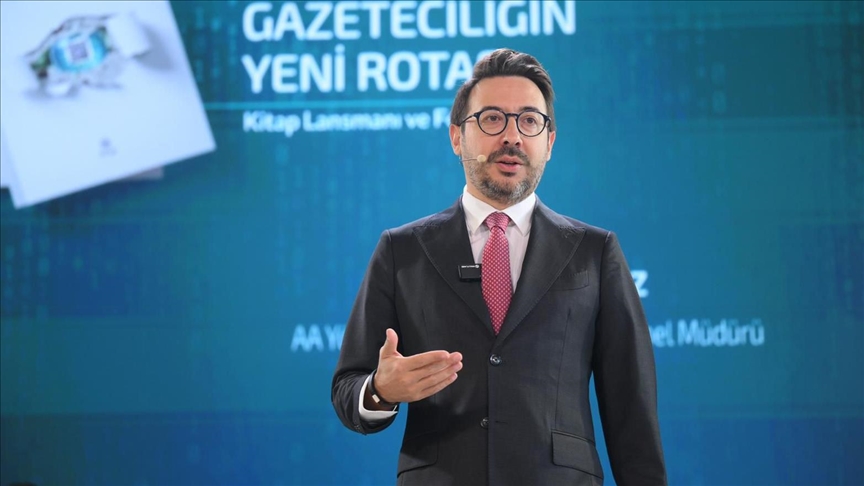 AA'nın "Yapay Zeka ve Gazeteciliğin Yeni Rotası-Dijital Çağda Medya Okuryazarlığı" kitabı tanıtıldı