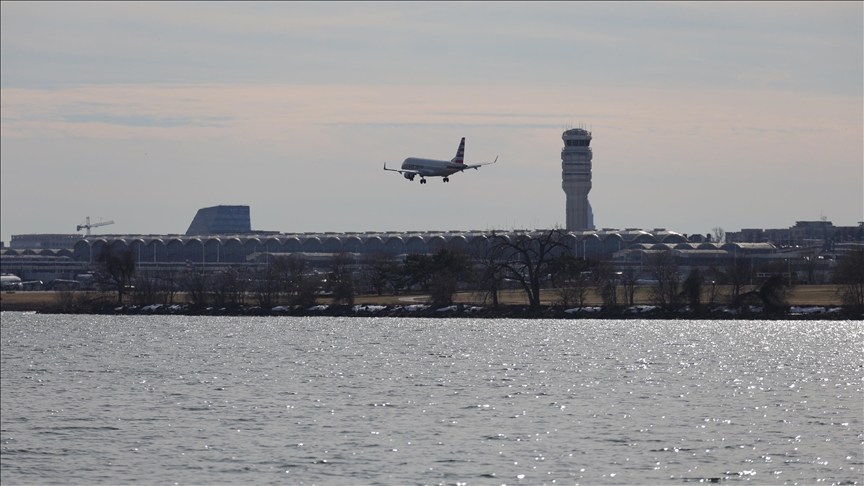 ABD'de bir yolcu uçağına bomba ihbarı yapıldı, uçuşlar bir süre durduruldu
