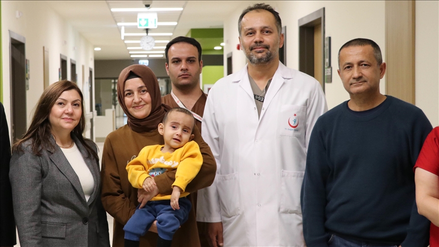 Gaziantep'te 13 aylık Hamza Tuğra beyin sapı implantıyla ilk kez duymaya başladı