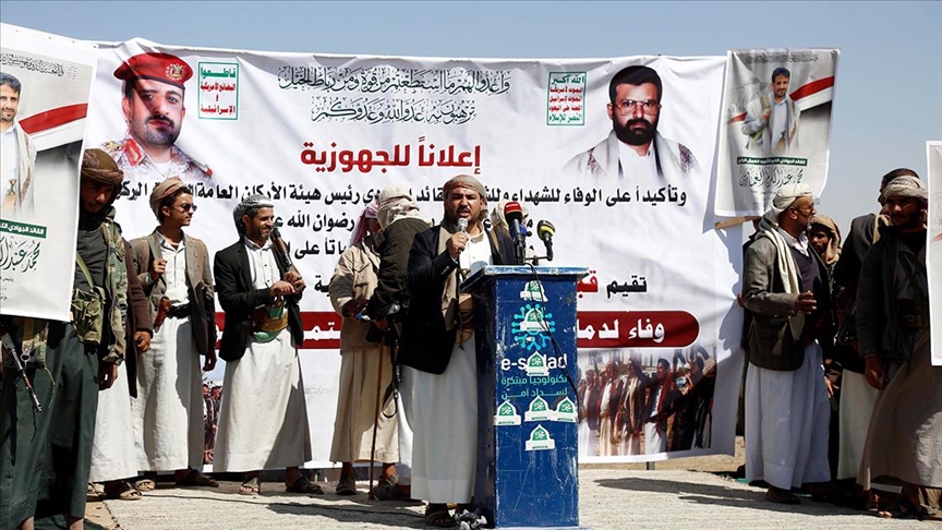 عقب تهديدات نتنياهو.. قبائل موالية للحوثيين تنظم عرضا عسكريا بصنعاء