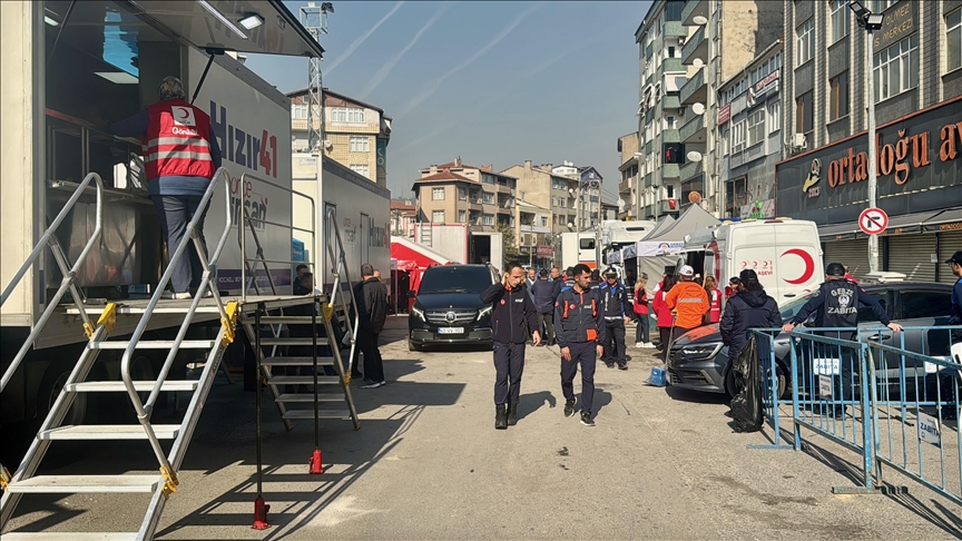 Kocaeli'de 7 katlı apartmanın çöktüğü bölgede çalışmalar sürüyor