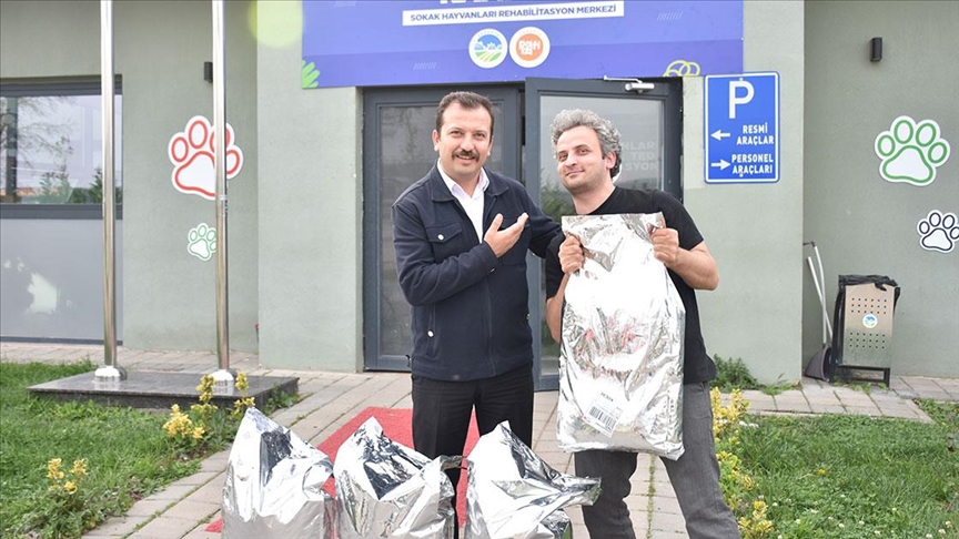 Hareket komedisi oyuncularından her bilette sahipsiz hayvanlara mama payı