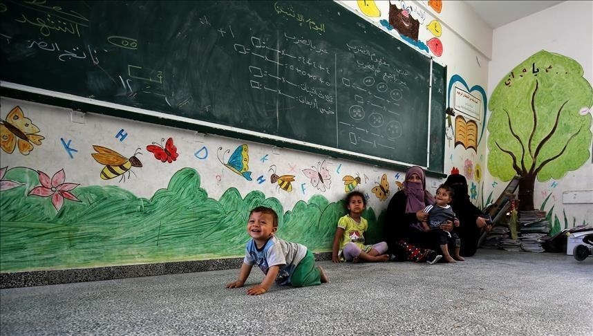UNRWA: Mbi 75 mijë palestinezë të zhvendosur strehohen në 100 ndërtesa të OKB-së në Gaza