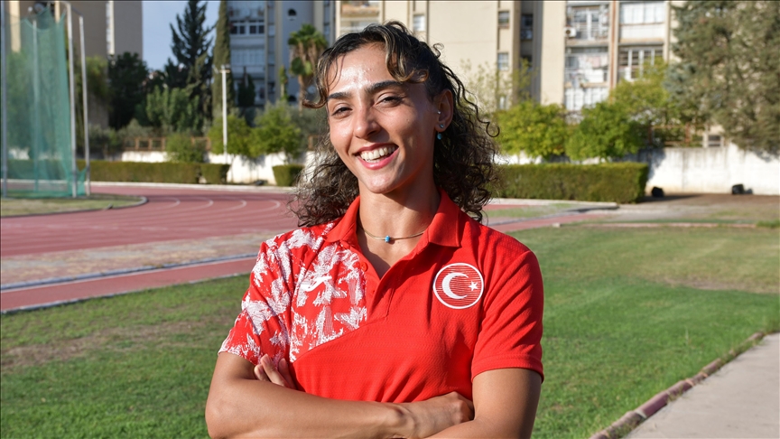 Milli sırıkla atlamacı Parlak "çıtayı" yine en üste koyacak