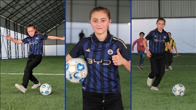 Hakkarili "sarı fırtına" lakaplı Gül Yıldız istedi, mezraya halı saha yapıldı