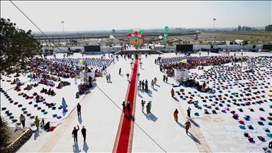 100s of Indian Sikh pilgrims arrive in Pakistan in 1st major cross-border movement since May conflict