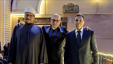 سفير تركيا بمصر يعزي أسرة القارئ عبد الباسط عبد الصمد في نجلها