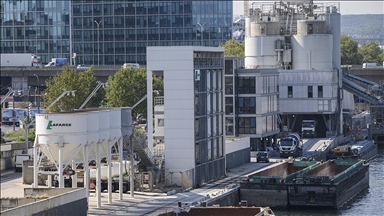 Fransız çimento devi Lafarge'ın "terör örgütünü finanse etmekten" yargılandığı dava başladı