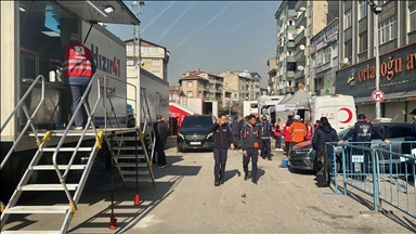 Kocaeli'de 7 katlı apartmanın çöktüğü bölgede çalışmalar sürüyor