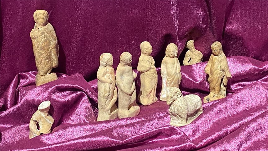 Myra Antik Kenti'nde bulunan heykelcikler ilk kez tarih meraklılarıyla buluştu