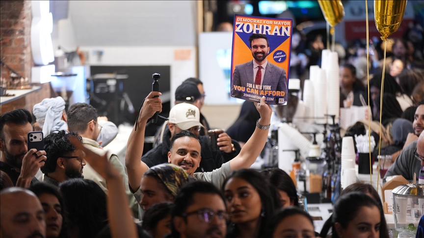 Zohran Mamdani promet de servir New York et de devenir un modèle pour vaincre Donald Trump
