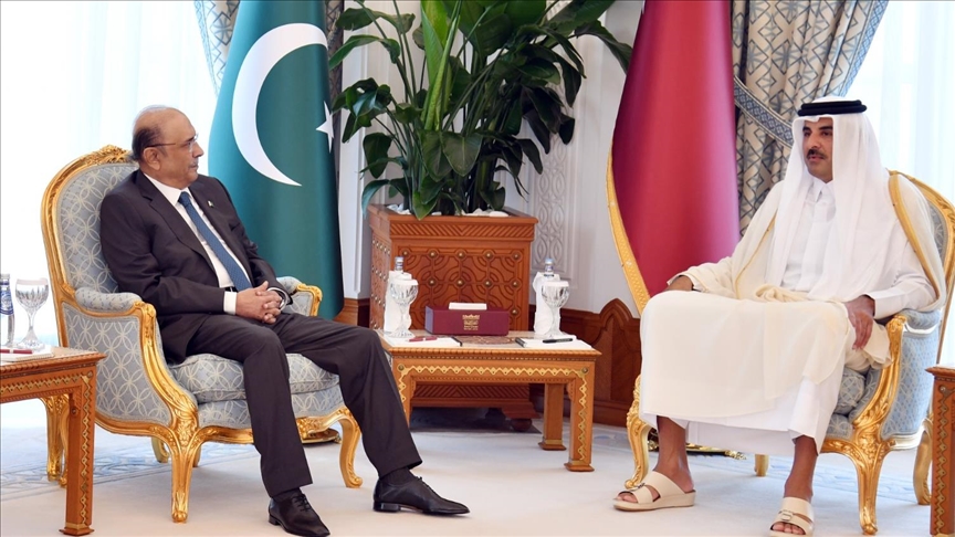 Pakistan President Zardari offers to 'expand' defense cooperation with Qatar