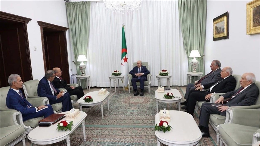تونس والجزائر تتباحثان تعزيز التعاون وتسريع التسوية السياسية بليبيا