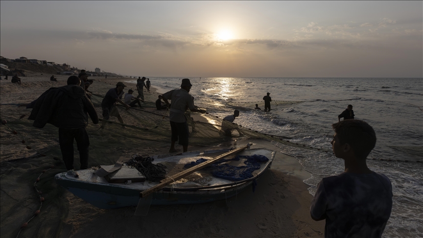 بأمل هش.. عودة محفوفة بالمخاطر لصيادي غزة إلى البحر (تقرير)