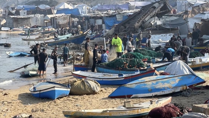 Gazzeli balıkçılar, İsrail tehdidi ve av yasağına rağmen denizlere açıldı