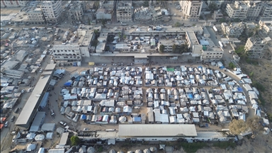 Стадион во Газа претворен во засолниште за стотици раселени семејства