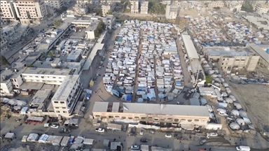 Stadiumi në Gaza shndërrohet në strehë për qindra familje të zhvendosura