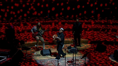 ظافر يوسف يدمج التصوف بالجاز والروك والكلاسيكية في حفل أنقرة