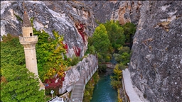 Li Kanyona Tohmayê xemla rengên payîzê