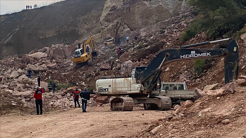 Ordu'da taş ocağı şantiyesinde göçük altında kalan işçiyi arama çalışmalarına ara verildi 