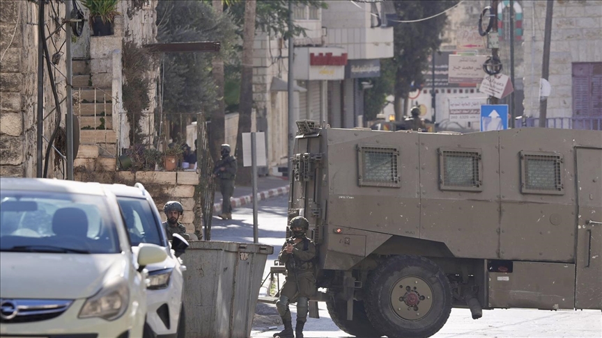 الضفة.. الجيش الإسرائيلي يقتحم بلدة طمون ويجرف شوارع فيها