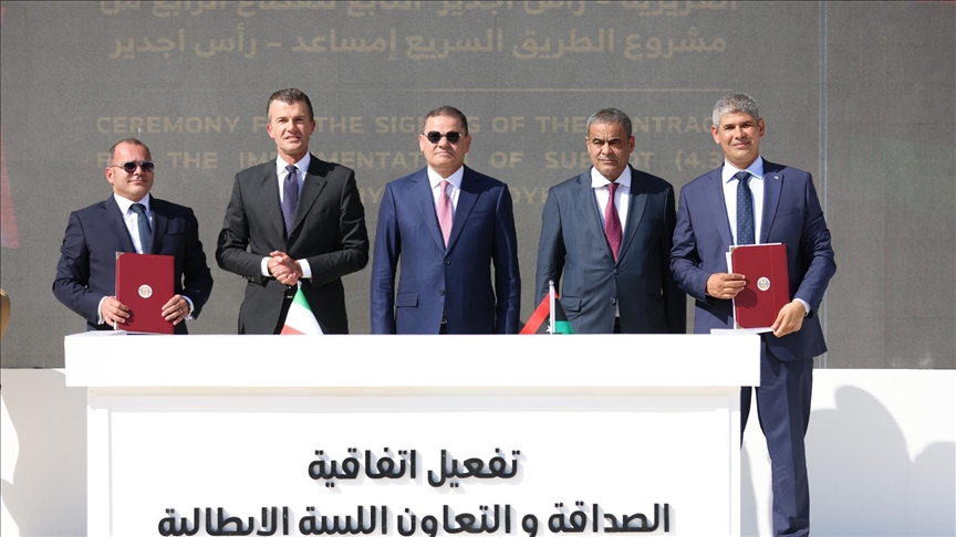 ليبيا وإيطاليا توقعان عقد تشييد طريق بطول 160 كيلومترا بطرابلس