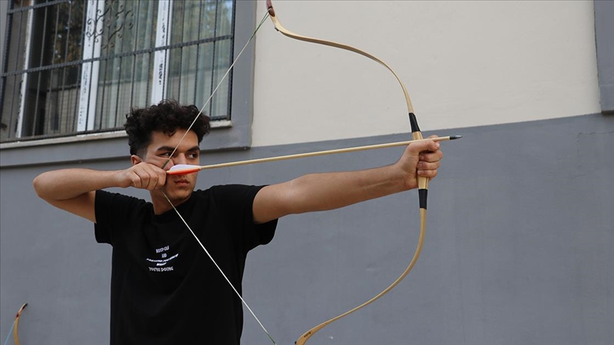 Dizilerden görüp merak saldığı okçulukta Türkiye rekoru kırdı