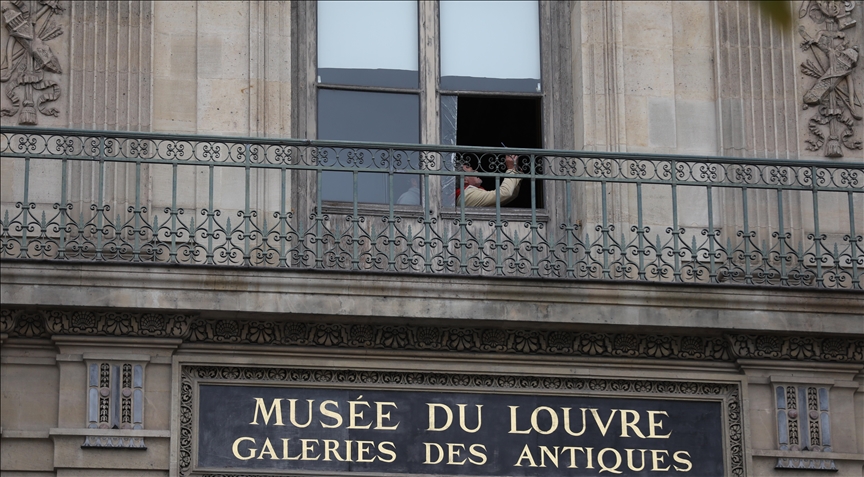 In wake of brazen heist, Louvre criticized for favoring showy initiatives over providing security