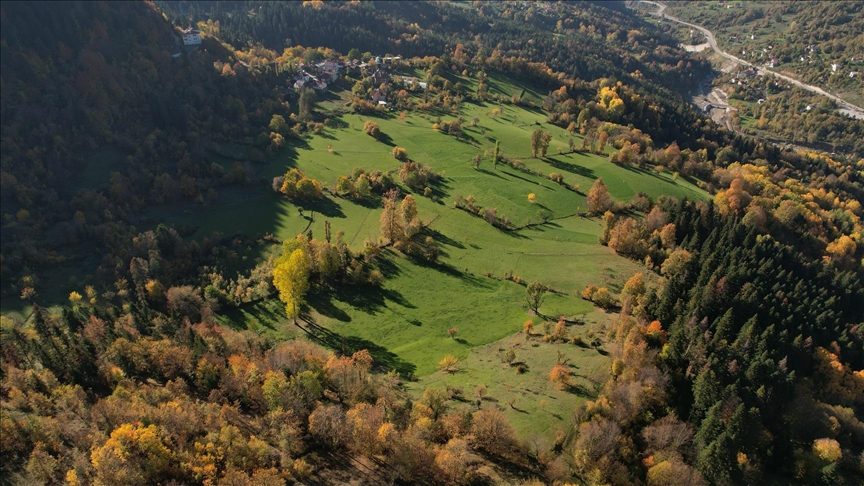 وديان قاسطمونو التركية ترتدي ألوان الخريف الدافئة