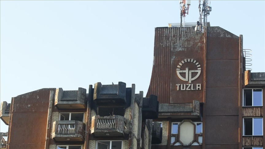 По пожарот во Тузла петнаесет пациенти во болница, четворица на апарати за механичка вентилација