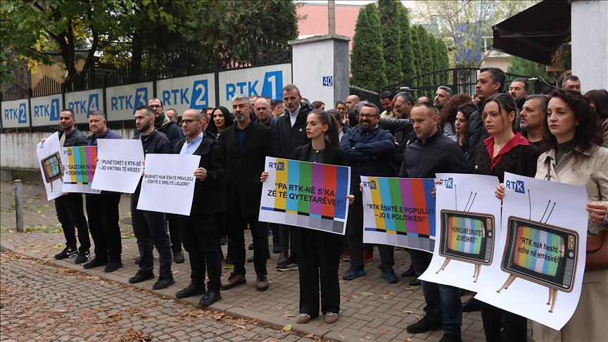 Radnici javnog RTV servisa Kosova protestuju zbog plata