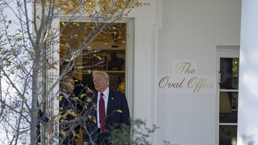 Beyaz Saray'da üzerinde "Oval Ofis" yazılı kağıt "tabela"ya Demokratlar tepki gösterdi