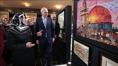 TBMM Başkanı Kurtulmuş, Meclis'teki "Hilalin Işığında" sergisini gezdi