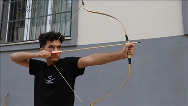 Dizilerden görüp merak saldığı okçulukta Türkiye rekoru kırdı